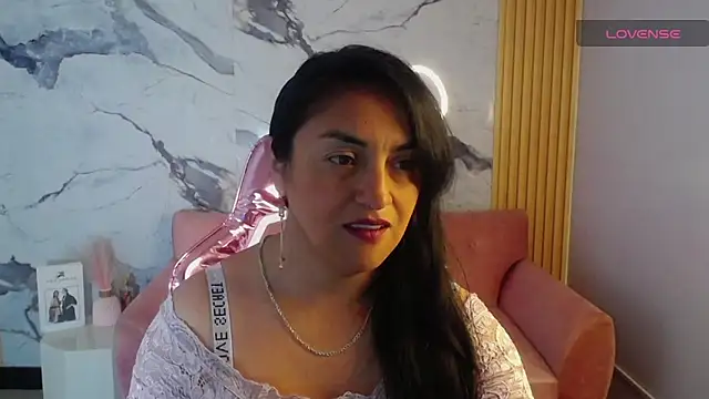 Snapshot of tamara_ch1 chatting on September 2025 12:10:01 PM tamara ch1 online show from September 2025 12:10:01 PM