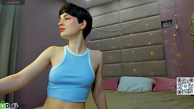 Snapshot of Adeline_Perle chatting on November 2025 01:16:01 AM Adeline Perle online show from November 2025 01:16:01 AM