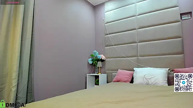 Snapshot of Adeline_Perle chatting on November 2025 01:15:01 AM Adeline Perle online show from November 2025 01:15:01 AM