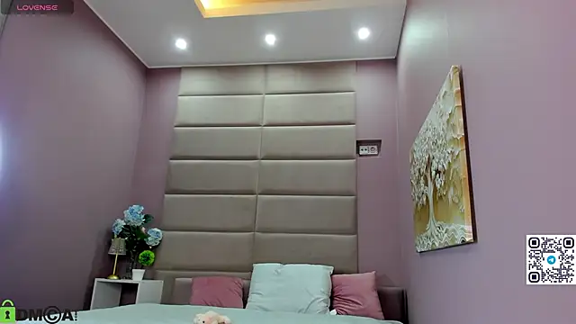 Snapshot of Adeline_Perle chatting on November 2025 01:05:02 AM Adeline Perle online show from November 2025 01:05:02 AM