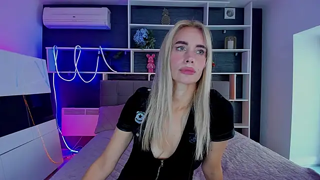 Snapshot of SabrinaSharm chatting on October 2025 11:44:01 AM SabrinaSharm online show from October 2025 11:44:01 AM