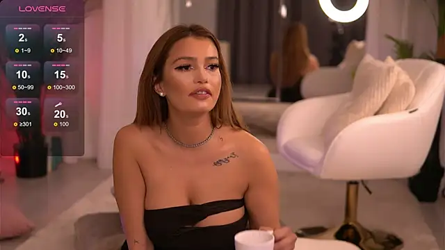 Snapshot of ZairaLure chatting on September 2025 04:05:02 AM ZairaLure online show from September 2025 04:05:02 AM