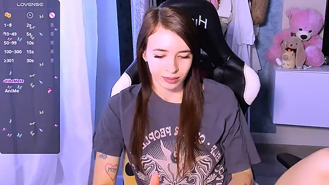 Snapshot of ZoyaMill chatting on September 2025 04:23:02 AM ZoyaMill online show from September 2025 04:23:02 AM