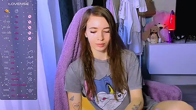 Snapshot of ZoyaMill chatting on October 2025 07:34:01 AM ZoyaMill online show from October 2025 07:34:01 AM