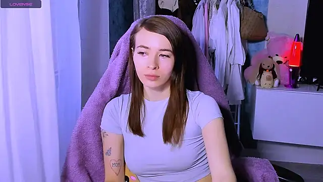 Snapshot of ZoyaMill chatting on November 2025 06:12:02 AM ZoyaMill online show from November 2025 06:12:02 AM