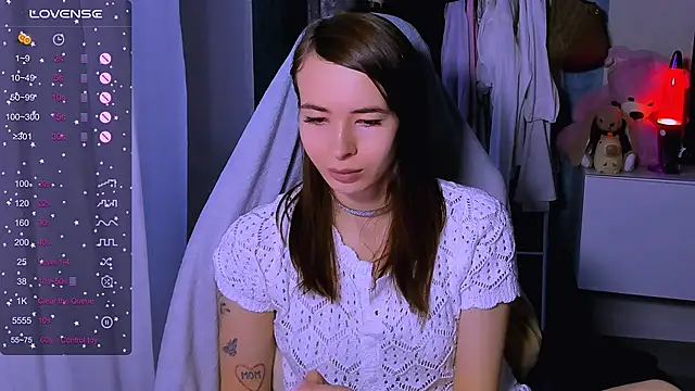 Snapshot of ZoyaMill chatting on November 2025 06:45:01 AM ZoyaMill online show from November 2025 06:45:01 AM