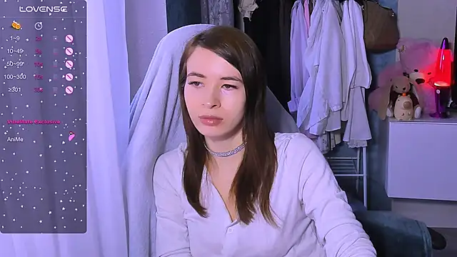 Snapshot of ZoyaMill chatting on November 2025 06:45:01 AM ZoyaMill online show from November 2025 06:45:01 AM