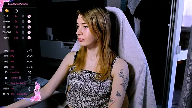 Snapshot of ZoyaMill chatting on March 2026 07:14:01 AM ZoyaMill online show from March 2026 07:14:01 AM