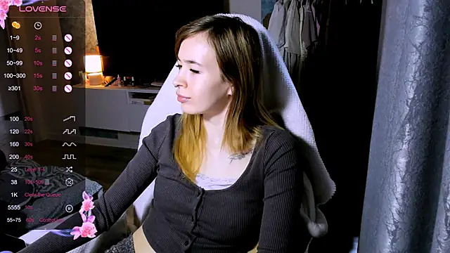 Snapshot of ZoyaMill chatting on April 2026 07:29:01 AM ZoyaMill online show from April 2026 07:29:01 AM