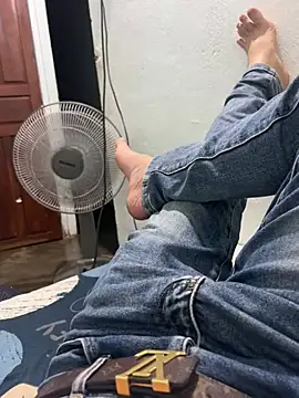 letruong6879 online show from April 2026 11:59:02 AM