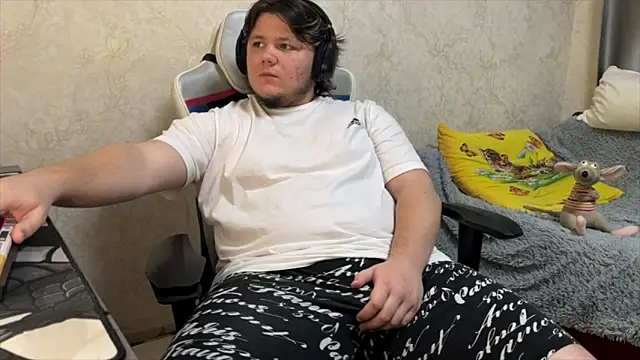 desiredude9 online show from October 2025 06:05:01 PM