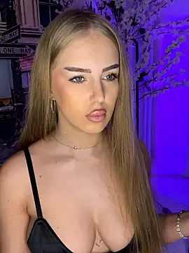 AubrieleRouj1 online show from January 2026 05:28:02 PM