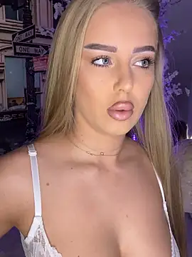 AubrieleRouj1 online show from April 2026 05:27:01 PM