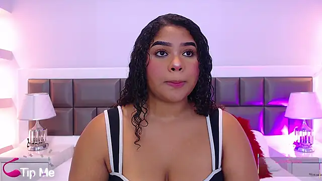 LennaEvans online show from December 2025 01:18:02 PM