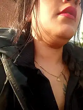 Snapshot of MAYE__13 chatting on November 2025 11:58:01 AM MAYE 13 online show from November 2025 11:58:01 AM