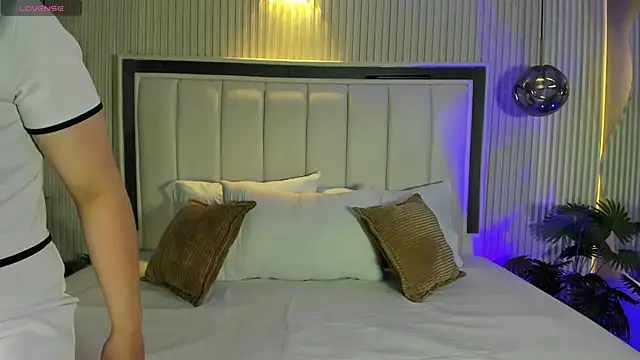 MariathLittle online show from October 2025 05:20:02 PM