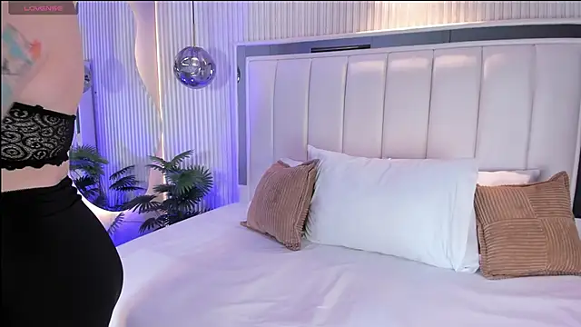 MariathLittle online show from November 2025 05:39:02 PM