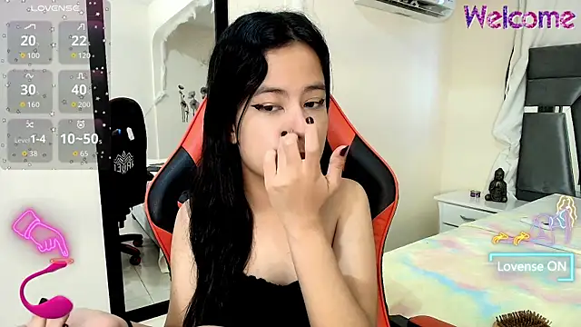 Snapshot of MiniLove_01 chatting on April 2026 12:09:02 PM MiniLove 01 online show from April 2026 12:09:02 PM