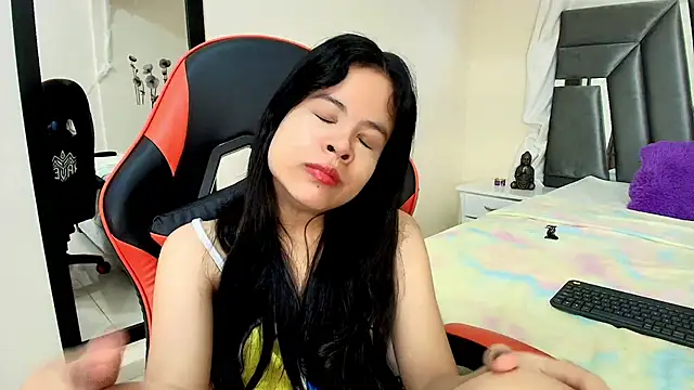 Snapshot of MiniLove_01 chatting on April 2026 12:19:02 PM MiniLove 01 online show from April 2026 12:19:02 PM