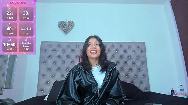 Georgina Ferri  online show from November 2025 05:23:01 PM