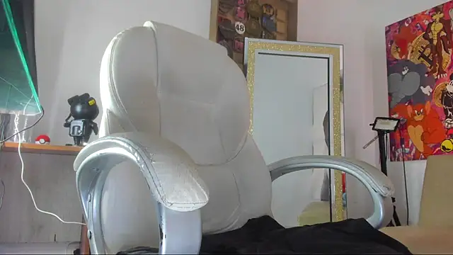 mila dash online show from November 2025 12:15:01 PM