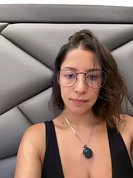 Snapshot of luvely chatting on April 2026 10:48:01 PM luvely online show from April 2026 10:48:01 PM