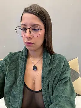 Snapshot of luvely chatting on April 2026 08:20:01 PM luvely online show from April 2026 08:20:01 PM