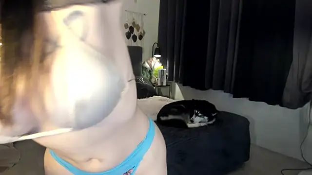 OliviaWho online show from September 2025 12:00:02 AM