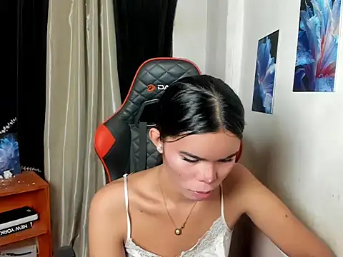 Snapshot of dianne_swift chatting on June 2026 11:44:01 PM dianne swift online show from June 2026 11:44:01 PM