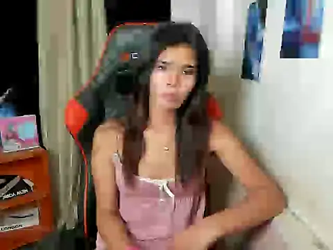 Snapshot of dianne_swift chatting on June 2026 10:00:02 PM dianne swift online show from June 2026 10:00:02 PM