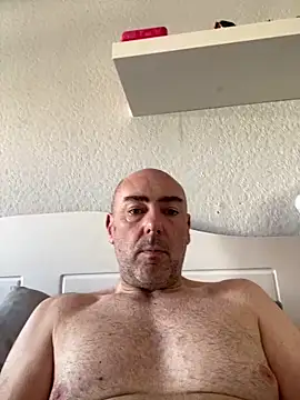 Snapshot of Richmcgee chatting on April 2026 02:37:02 PM Richmcgee online show from April 2026 02:37:02 PM