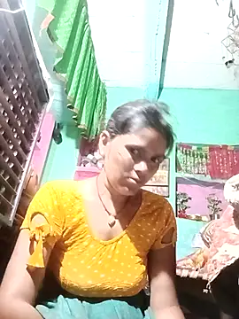 Snapshot of Sexy_queeny chatting on October 2025 06:52:02 PM Sexy queeny online show from October 2025 06:52:02 PM