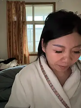 xiiuuff18 online show from February 2026 12:51:02 AM