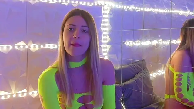 Aishha  online show from November 2025 05:52:01 AM