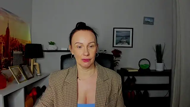 Snapshot of Velvet_Jasmine chatting on October 2025 05:29:02 AM Velvet Jasmine online show from October 2025 05:29:02 AM