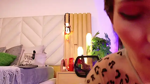 Zafiro Gem  online show from September 2025 07:37:02 PM