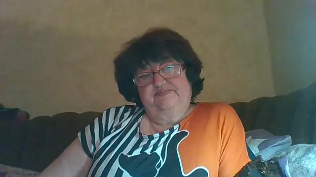 Snapshot of MilaSky5303 chatting on October 2025 08:45:02 AM MilaSky5303 online show from October 2025 08:45:02 AM