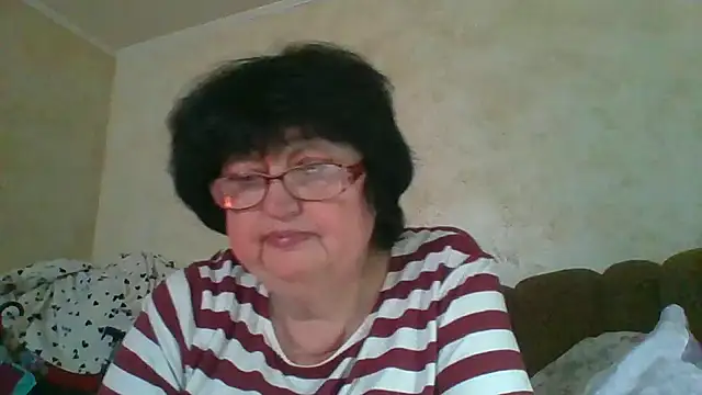 Snapshot of MilaSky5303 chatting on October 2025 10:06:01 AM MilaSky5303 online show from October 2025 10:06:01 AM