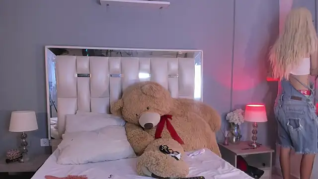 Darlyn tenderhot   online show from December 2025 02:56:01 PM