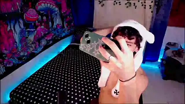 Snapshot of Thedoll_ethan7 chatting on April 2026 05:19:01 AM Thedoll ethan7 online show from April 2026 05:19:01 AM