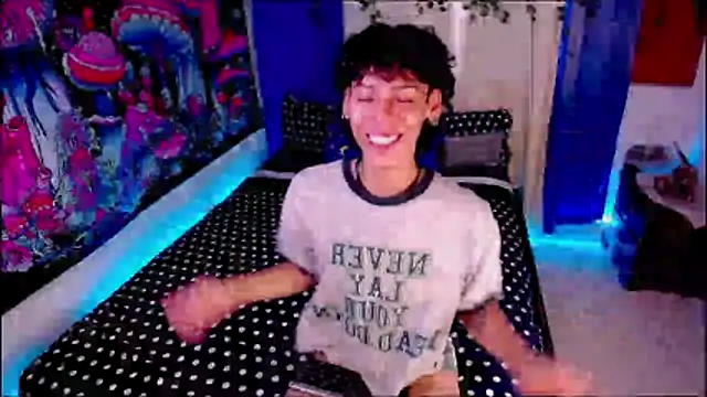 Snapshot of Thedoll_ethan7 chatting on April 2026 10:43:02 PM Thedoll ethan7 online show from April 2026 10:43:02 PM