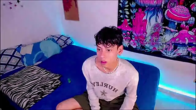 Snapshot of Thedoll_ethan7 chatting on June 2026 08:47:02 PM Thedoll ethan7 online show from June 2026 08:47:02 PM