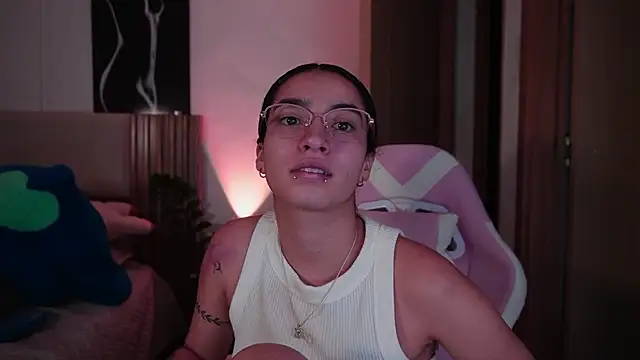 Snapshot of EmystarX chatting on April 2026 03:57:02 AM EmystarX online show from April 2026 03:57:02 AM