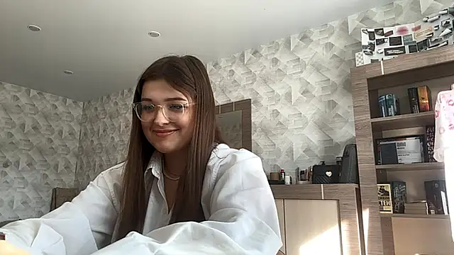 Snapshot of CarylWeatherholtz chatting on September 2025 01:22:01 PM CarylWeatherholtz online show from September 2025 01:22:01 PM