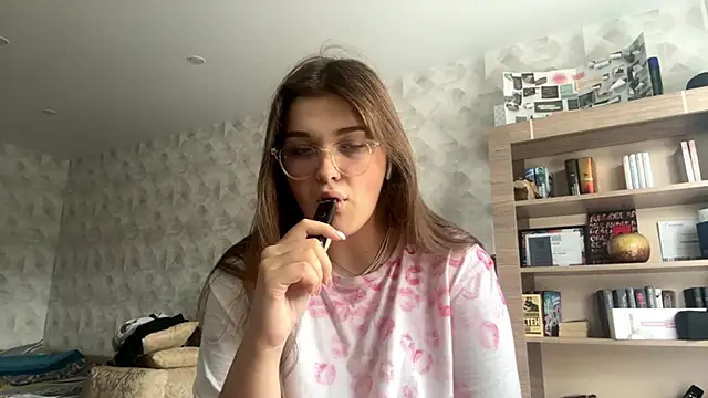 Snapshot of CarylWeatherholtz chatting on September 2025 12:40:02 PM CarylWeatherholtz online show from September 2025 12:40:02 PM