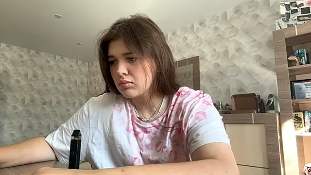 Snapshot of CarylWeatherholtz chatting on September 2025 12:29:01 PM CarylWeatherholtz online show from September 2025 12:29:01 PM