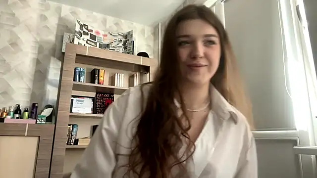 Snapshot of CarylWeatherholtz chatting on September 2025 07:01:01 AM CarylWeatherholtz online show from September 2025 07:01:01 AM