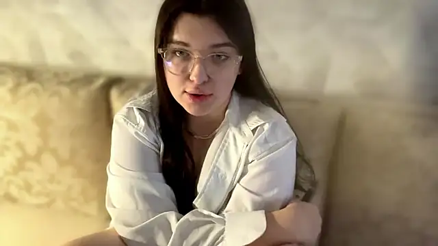 Snapshot of CarylWeatherholtz chatting on October 2025 01:42:02 PM CarylWeatherholtz online show from October 2025 01:42:02 PM