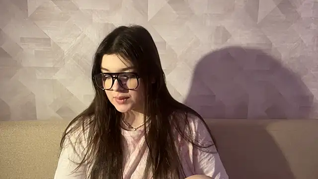 Snapshot of CarylWeatherholtz chatting on November 2025 07:41:02 AM CarylWeatherholtz online show from November 2025 07:41:02 AM