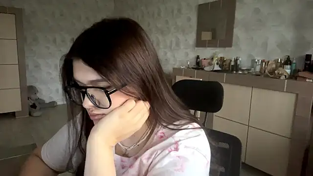 Snapshot of CarylWeatherholtz chatting on December 2025 12:33:02 PM CarylWeatherholtz online show from December 2025 12:33:02 PM